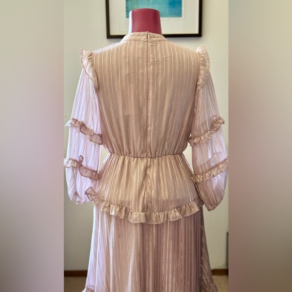 Elodie blush and Gold - Picture 10 of 14